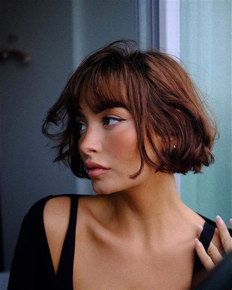 20 French Bob Haircuts that Ooze Parisian Charm.